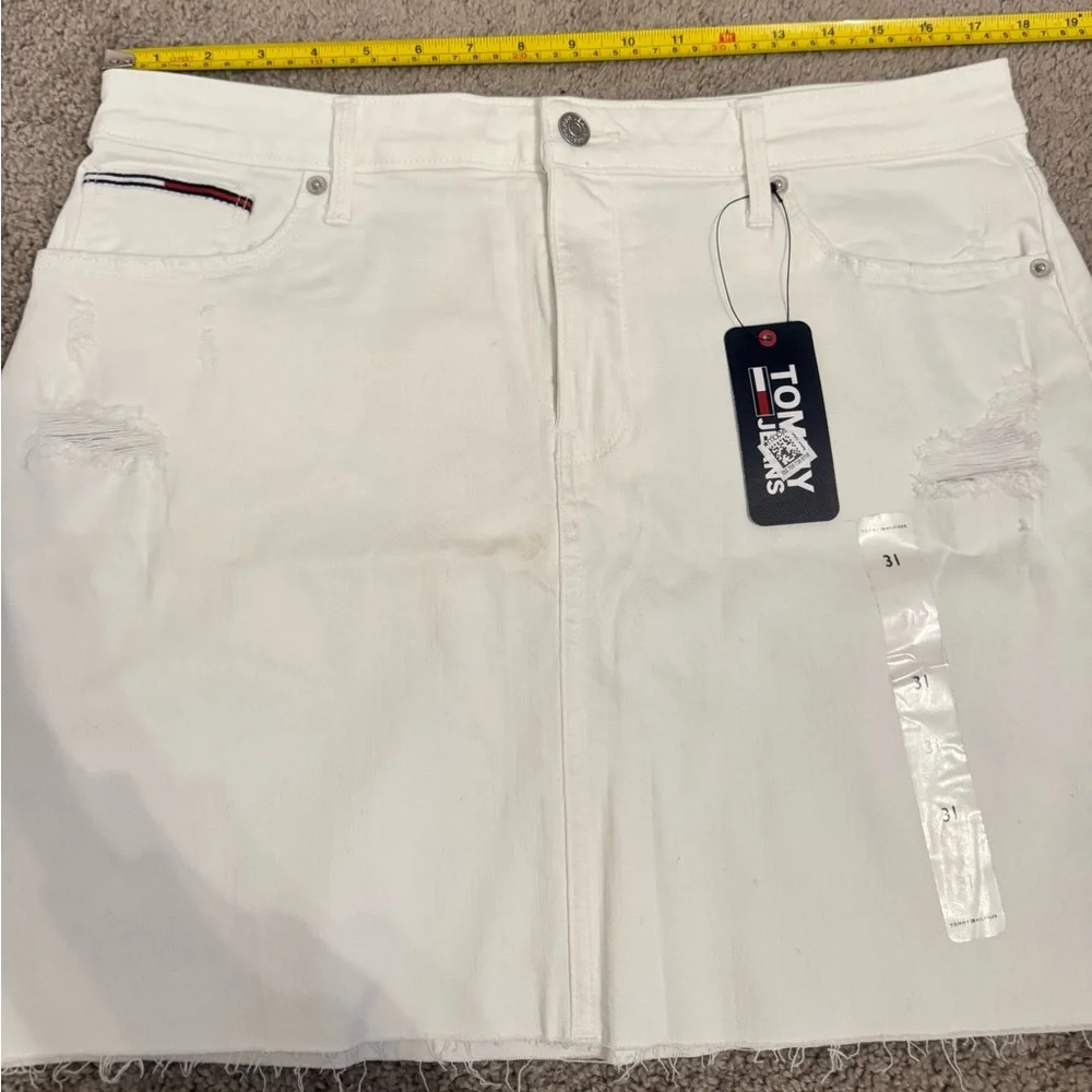 Tommy Jeans Women's White Denim Distressed Logo A-Line Skirt Size 31 - Picture 6 of 8